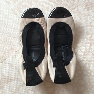 Yosi Samra beige and black flats